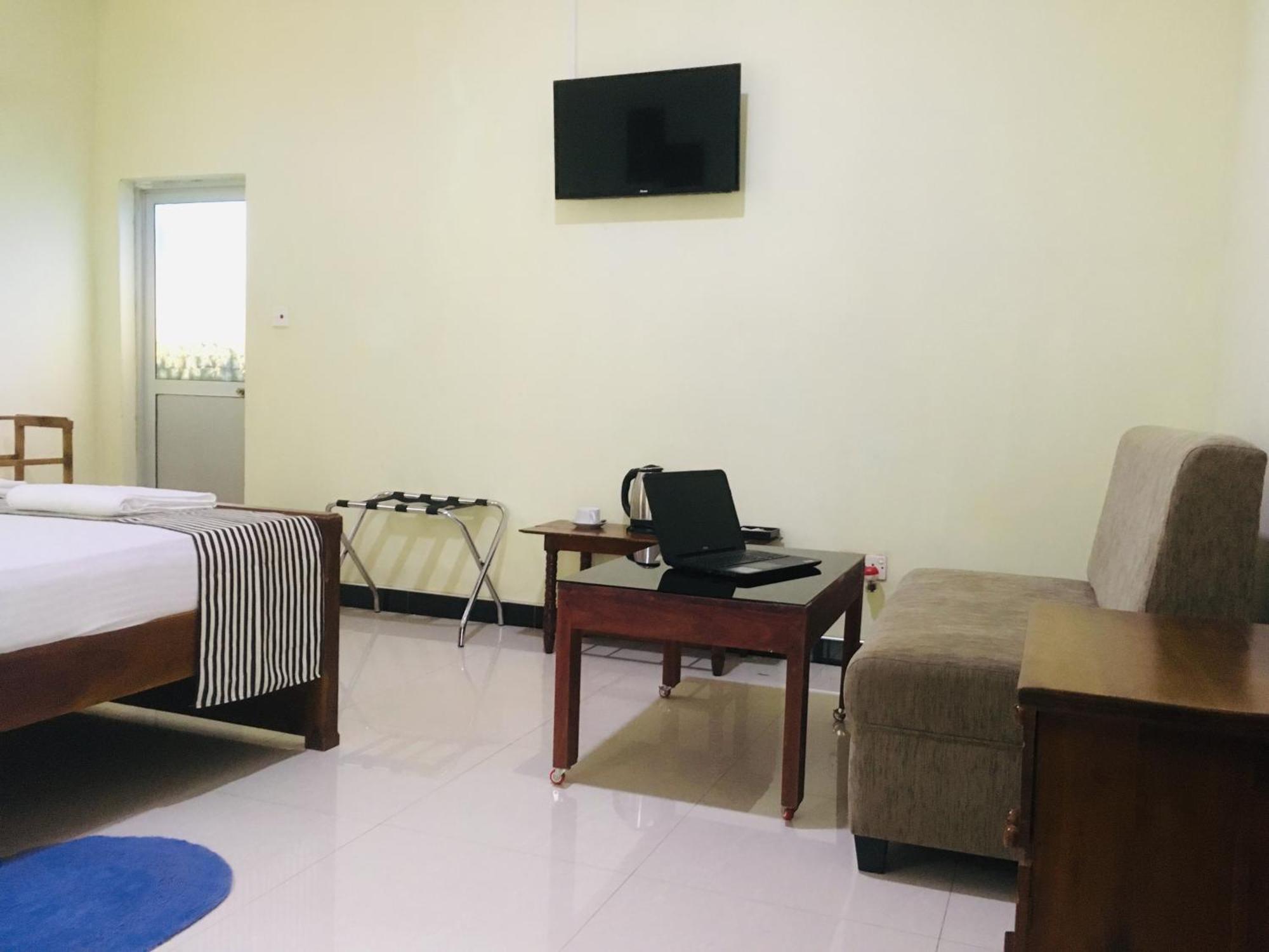 The Max Villa Negombo Exterior foto